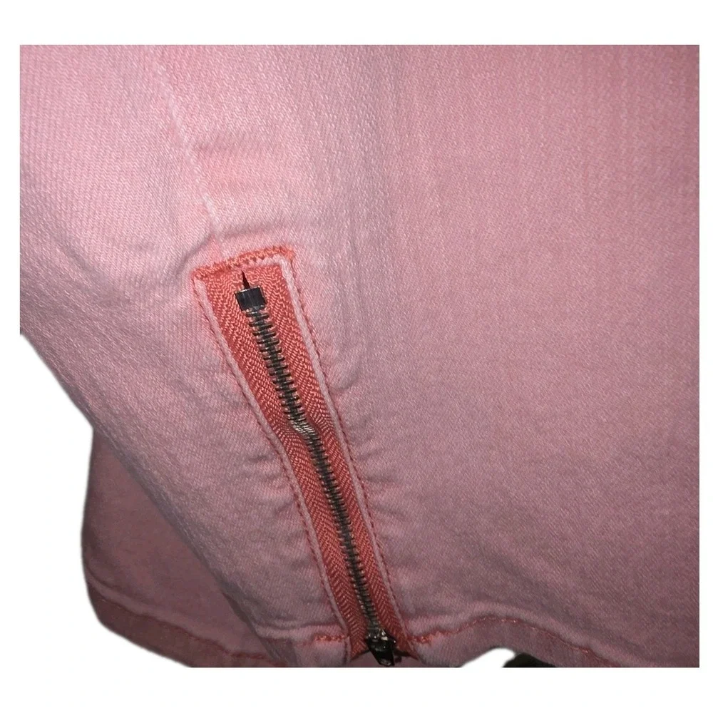 Chico's Slim Women's size 0.5 Chico's  Pink Cropped Jeans‎ Zippered Legs